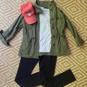 BANANA REPUBLIC v neck tee, size Large, light grey